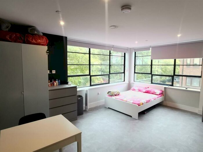 Studio To Rent In Fyfield Road Town, Enfield, EN1