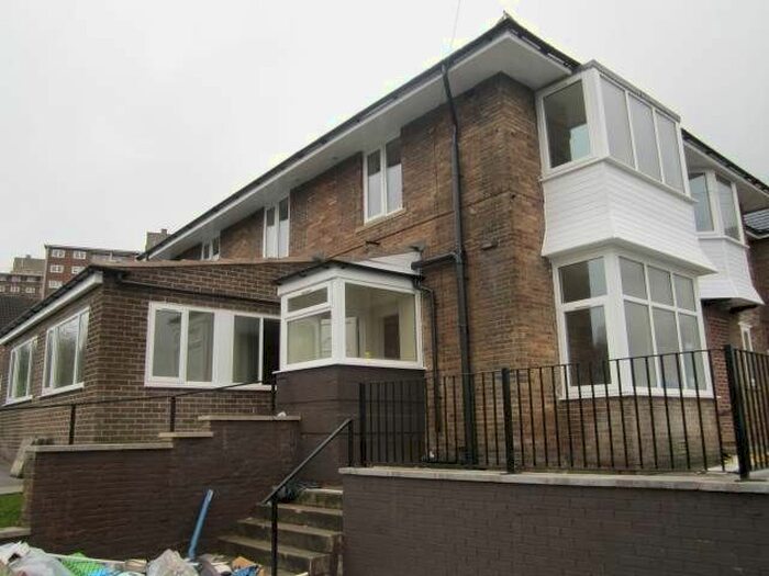 2 Bedroom Flat To Rent In Old Park Road, Bradford, BD10