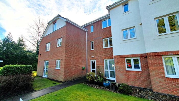 2 Bedroom Flat For Sale In Ringwood Road, Ferndown, BH22