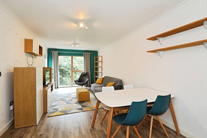 2 Bedroom Flat To Rent In Bollo Lane, London, W4