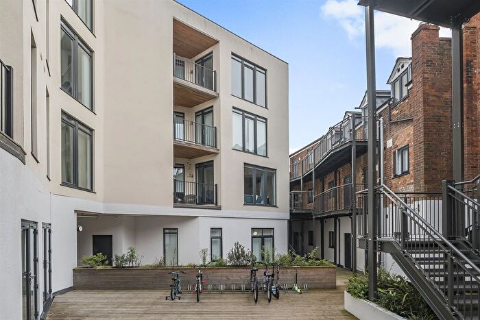 2 Bedroom Flat To Rent In High Street, Reading, RG1