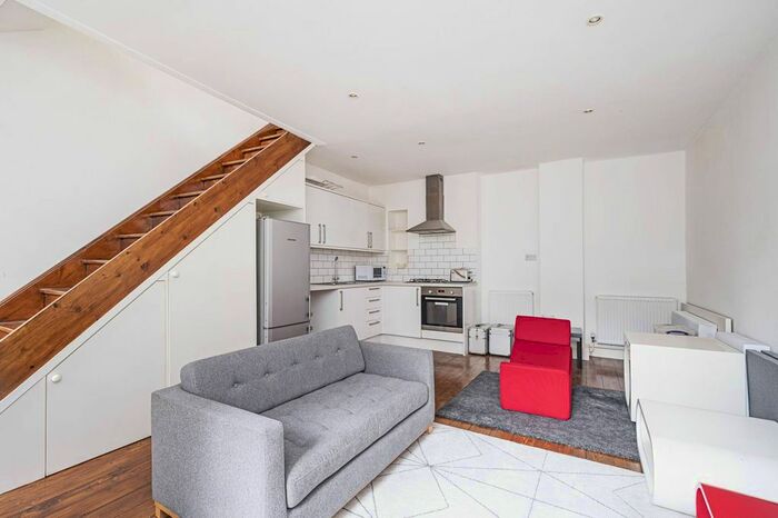 1 Bedroom Flat To Rent In Birkbeck Road, Hackney, London, E8