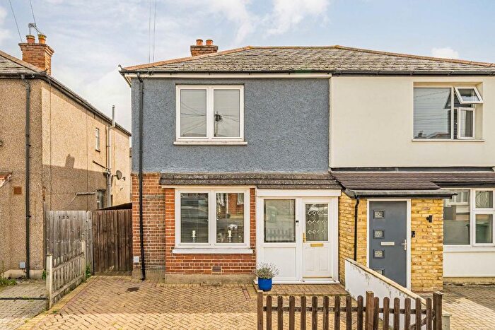 3 Bedroom Semi Detached House For Sale In Green Lane, Sunbury-On-Thames, TW16