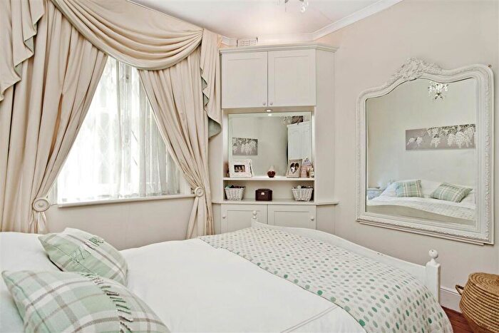 1 Bedroom Flat To Rent In Prince Of Wales Drive, SW11