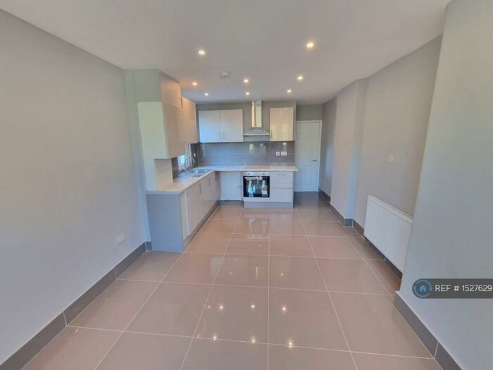 2 Bedroom Flat To Rent In Hornsey, London, N8