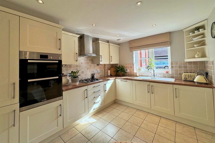 3 Bedroom Semi-Detached House For Sale In Wildwood Close, Chiddingfold, Godalming, GU8