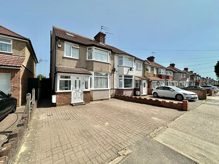 4 Bedroom Semi-Detached House For Sale In Dorchester Waye, Hayes, Middlesex, UB4