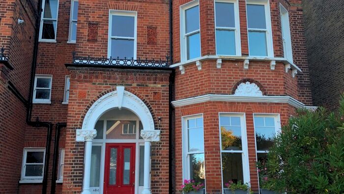 3 Bedroom Flat To Rent In Lyford Rd, London, SW18