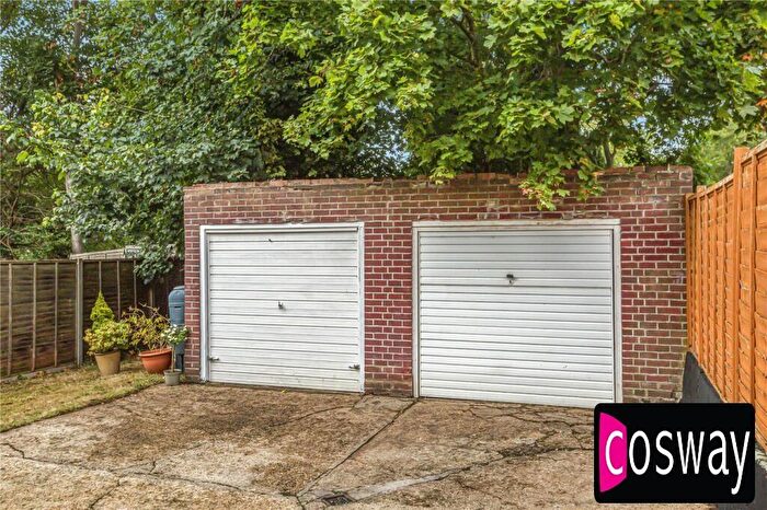 2 Bedroom Flat For Sale In Holders Hill Road, Mill Hill, NW7