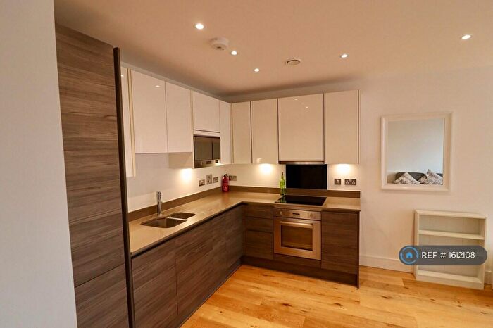 1 Bedroom Flat To Rent In Harbourside Court, London, SE8