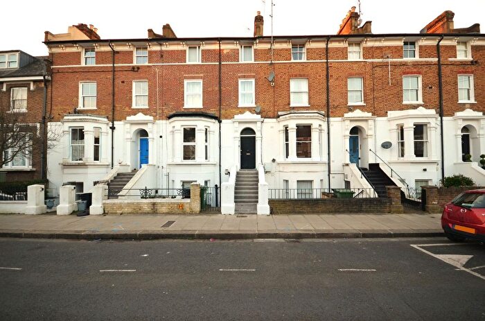 1 Bedroom Flat To Rent In Oaklands Grove, London, W12