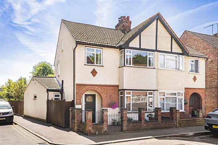 4 Bedroom Semi-Detached House For Sale In Wynchlands Crescent, St. Albans, AL4