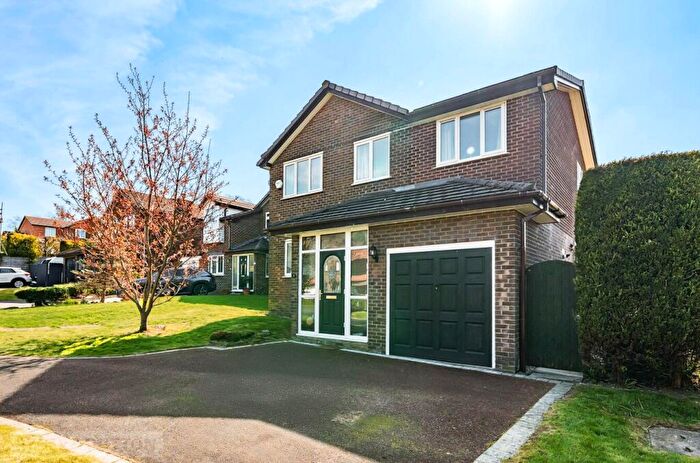 4 Bedroom Detached House For Sale In Derwent Close, Glossop, Derbyshire, SK13