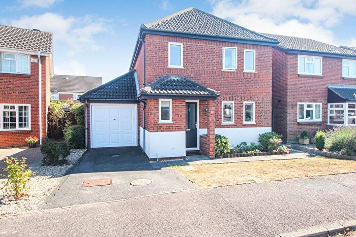 4 Bedroom Detached House For Sale In Buckfast Avenue, Bedford, MK41