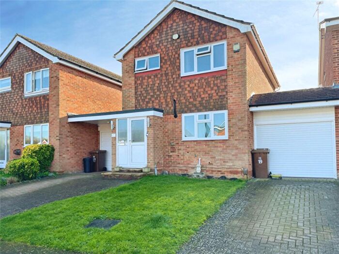 4 Bedroom Link Detached House For Sale In Kempton Close, Lordswood, Kent, ME5