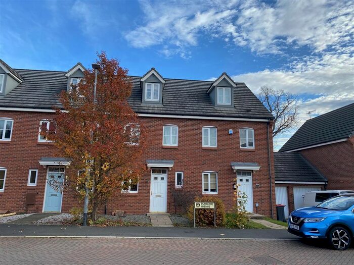 3 Bedroom Town House To Rent In Burberry Avenue, Hucknall, Nottingham NG15