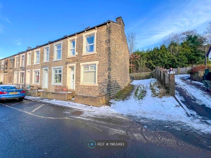 3 Bedroom End Of Terrace House To Rent In Bacup Road, Rossendale, BB4