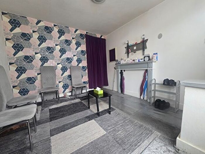2 Bedroom Terraced House For Sale In Bed House, Gratton Road, MK40
