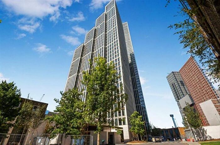 1 Bedroom Flat To Rent In Carnation Way, Nine Elms, SW8
