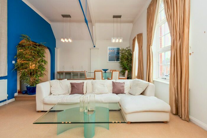 2 Bedroom Terraced House To Rent In Lower Brook Street, Basingstoke, RG21