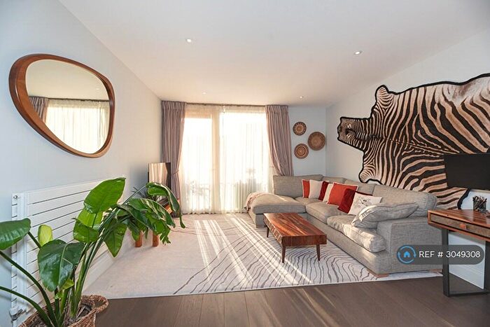 2 Bedroom Flat To Rent In Hamond Court, Kingston Upon Thames, KT2