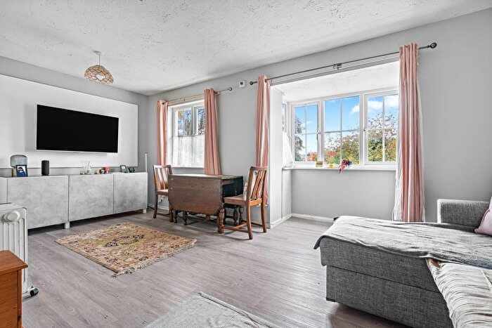 2 Bedroom Flat For Sale In Pinewood Mews, Oaks Road, Stanwell, Staines-Upon-Thames, TW19