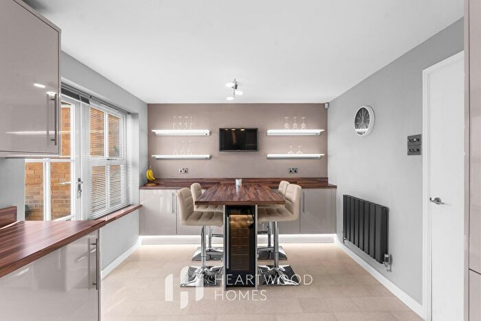 2 Bedroom Semi-detached House For Sale In Longacres, St. Albans, AL4