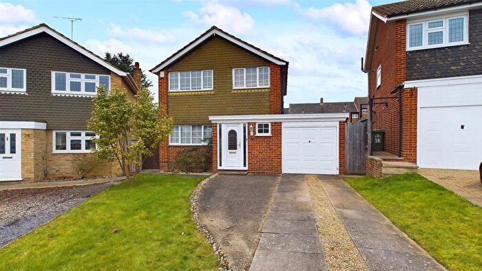 3 Bedroom Detached House To Rent In Hilltop Close, West Cheshunt, EN7