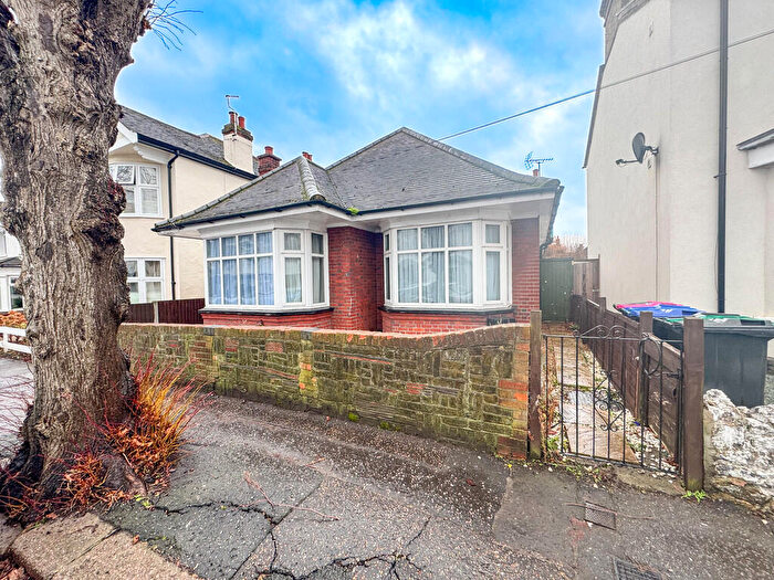 3 Bedroom Detached Bungalow For Sale In St. Johns Road, Westcliff-on-Sea, SS0
