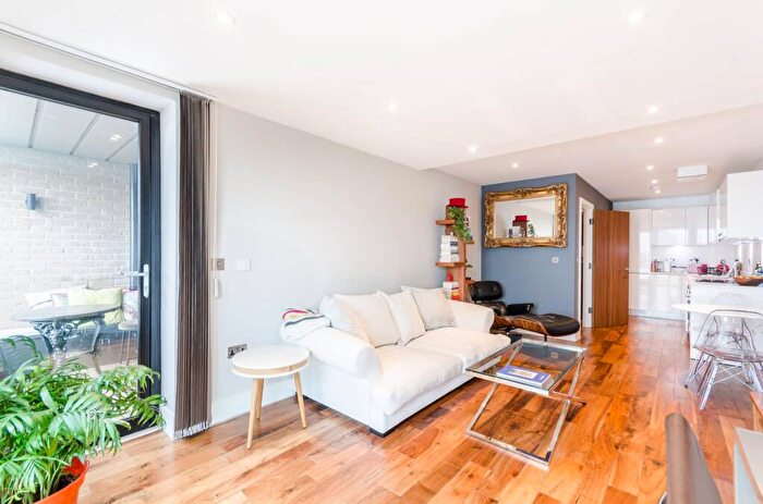 1 Bedroom Flat For Sale In Grand Canal Apartments, Haggerston, London, N1