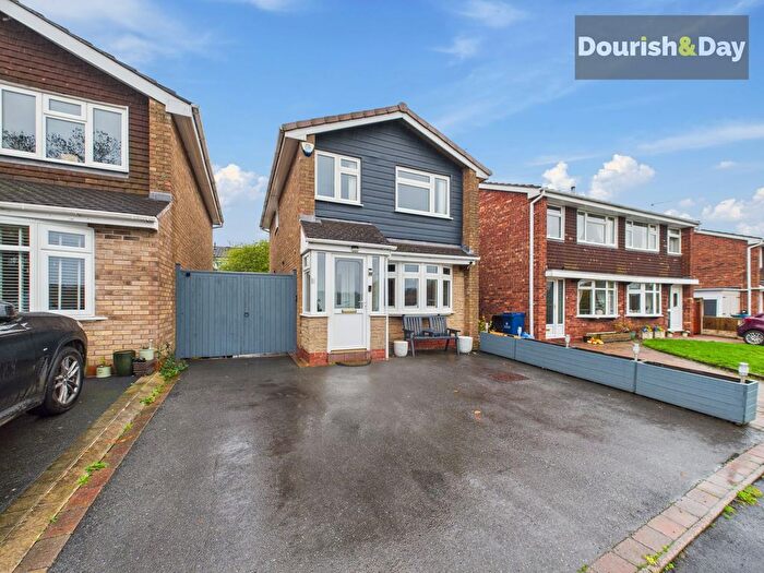 3 Bedroom Detached House For Sale In Spreadoaks Drive, Wildwood, Stafford, ST17