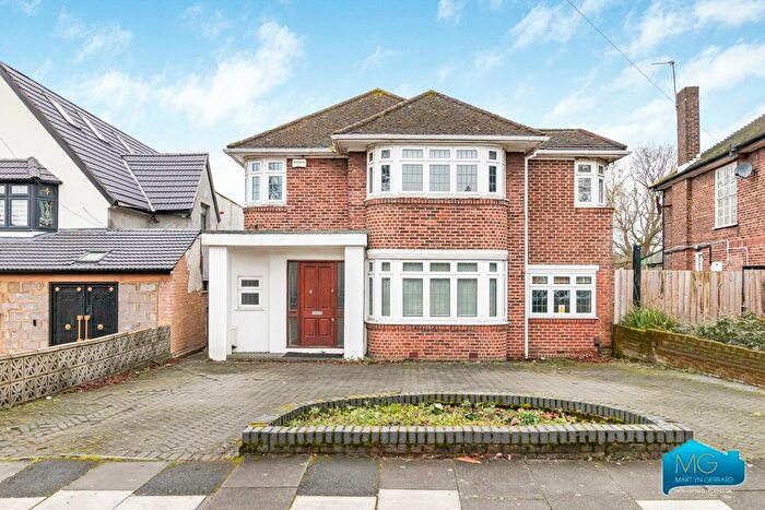 5 Bedroom Detached House To Rent In Edgwarebury Lane, Edgware, HA8