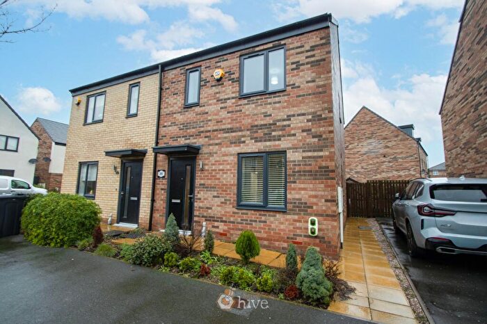 2 Bedroom Semi Detached House For Sale In Lake View, Lakeside, Doncaster, DN4