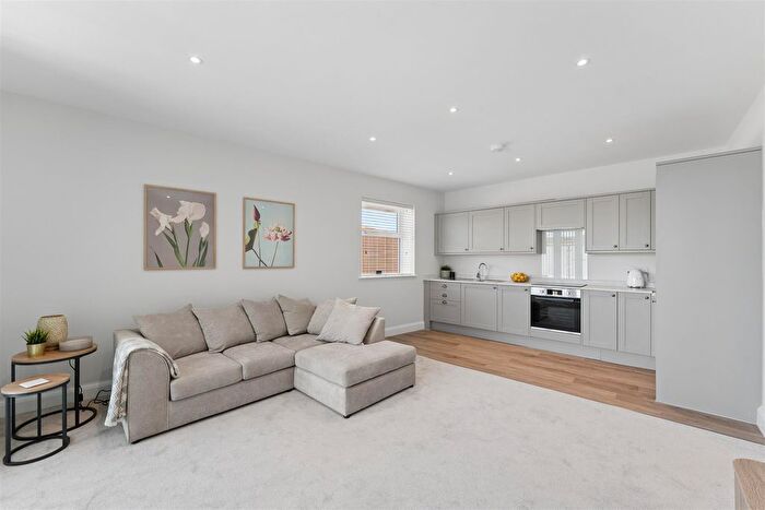 1 Bedroom Flat To Rent In Summerstown, London, SW17