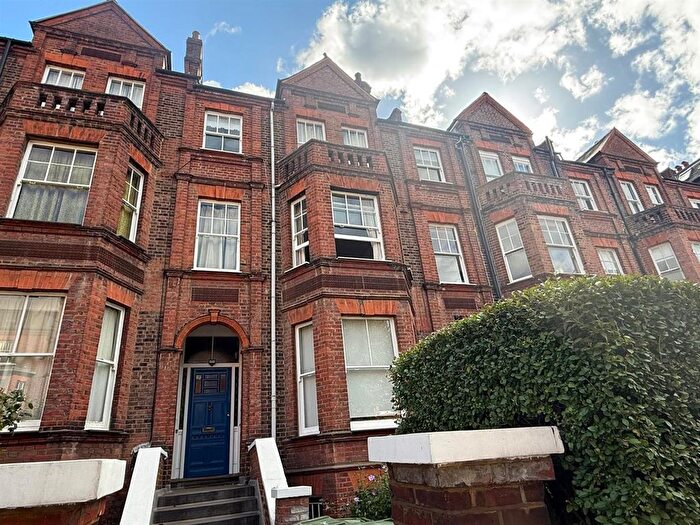 3 Bedroom Flat To Rent In Goldhurst Terrace, London, NW6
