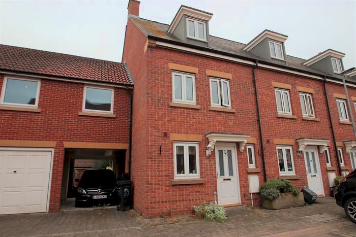3 Bedroom Town House For Sale In Somerset Way, Highbridge, TA9