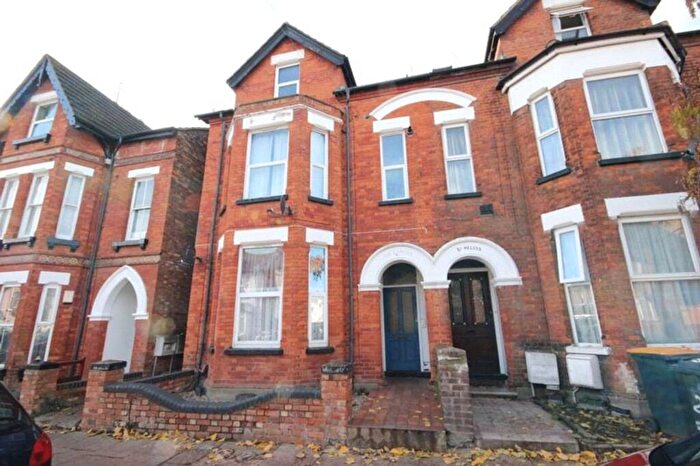 1 Bedroom Flat To Rent In Spenser Road, Bedford, MK40