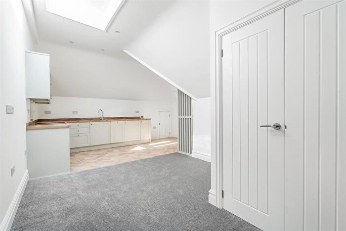 2 Bedroom Flat For Sale In Upper Grove, South Norwood, SE25