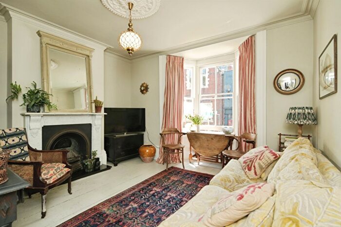 2 Bedroom Flat For Sale In Hampton Terrace, Brighton, BN1 - Photo 2