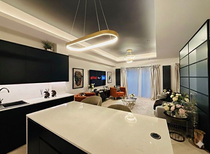 1 Bedroom Flat For Sale In High Road, London, N20