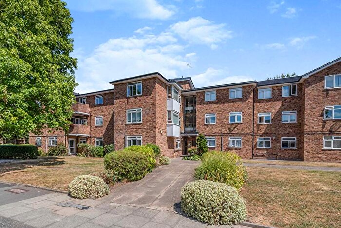 2 Bedroom Flat To Rent In Rannoch Court, Adelaide Road, Surbiton, KT6