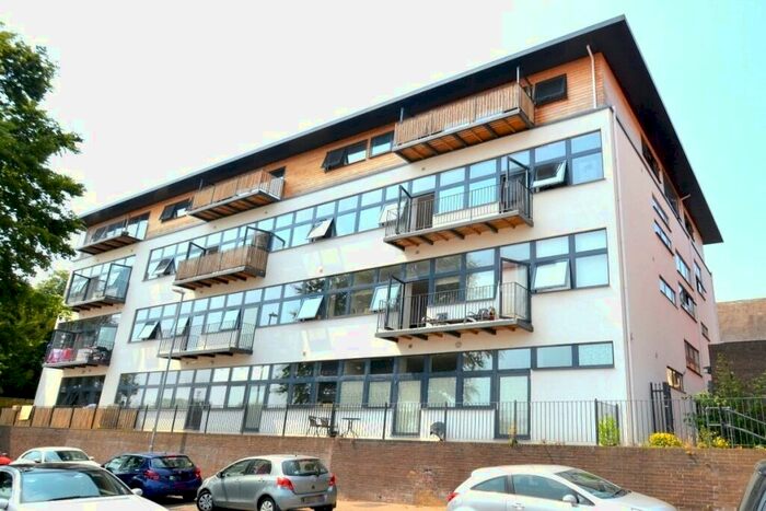 2 Bedroom Flat To Rent In Queen Street, Wellingborough, Northamptonshire, NN8