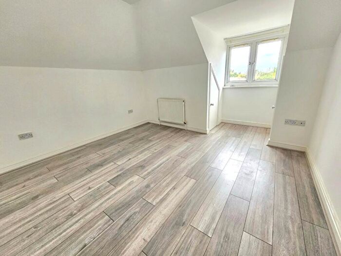 2 Bedroom Apartment To Rent In New Road, Rainham, RM13
