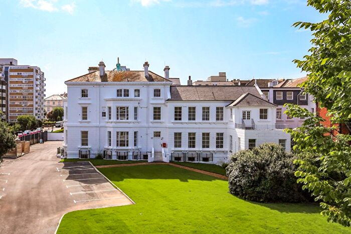 2 Bedroom Flat For Sale In Hartington Place, Eastbourne, BN21