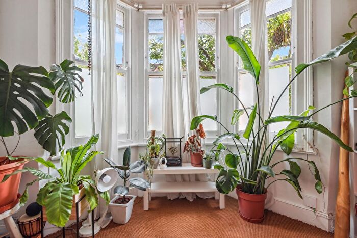 1 Bedroom Flat To Rent In Whellock Road, Chiswick, W4