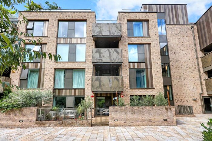 2 Bedroom Apartment To Rent In Featherstone Street, EC1Y