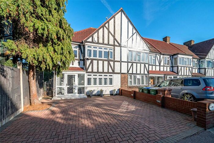 4 Bedroom End Of Terrace House For Sale In South Gipsy Road, Welling, Kent, DA16