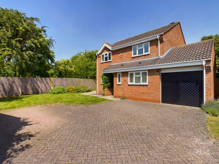 4 Bedroom Detached House To Rent In Watlow Gardens, Buckingham, Buckinghamshire, MK18