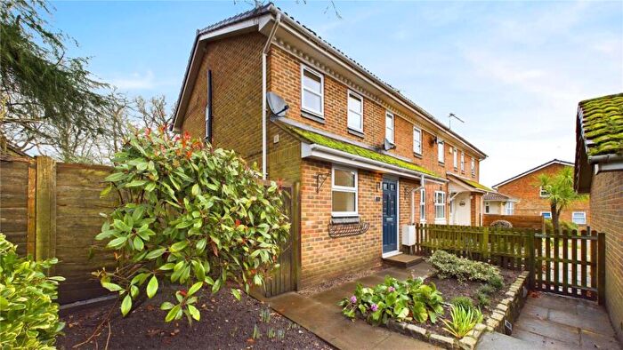 2 Bedroom End Of Terrace House To Rent In Lightwater, Surrey, GU18