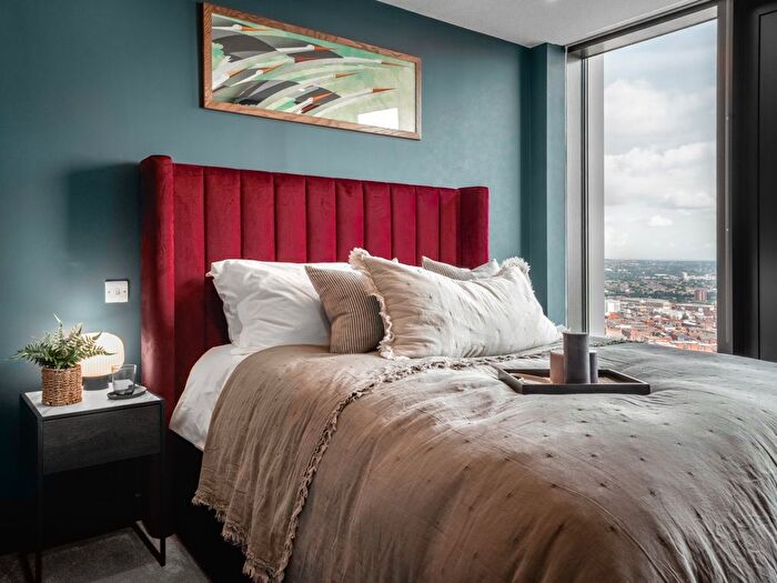 3 Bedroom Flat To Rent In The Mercian Broad Street, Birmingham, B15